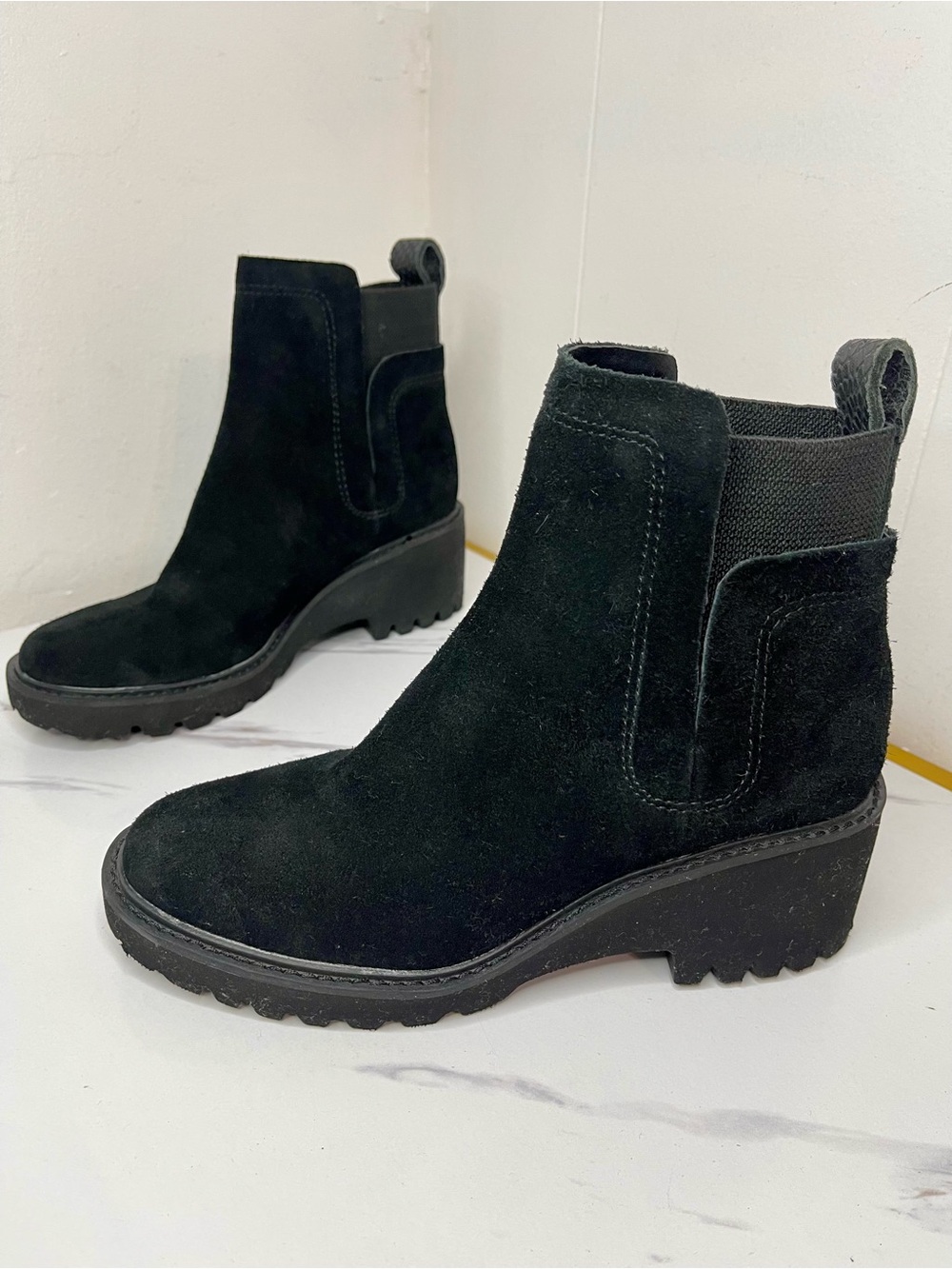 Dolce Vita Waterproof Huey 2 Wedge Chelsea Boots Black Onyx Suede Sz 6